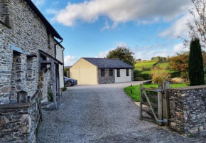 Lovely Little Garden Cottage, Tamar Valley, Cornwall